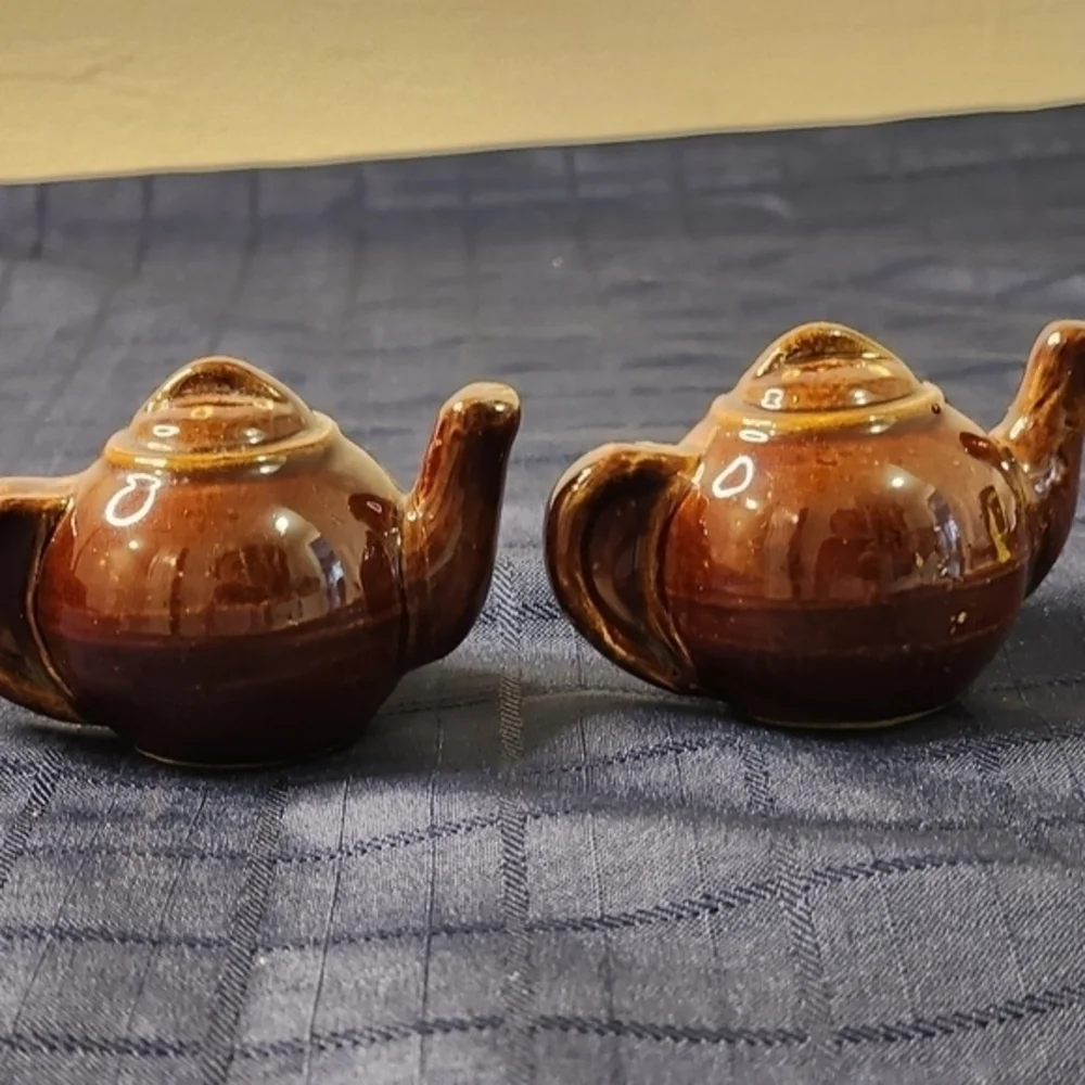 Vintage Brown Teapot Salt‎ And Pepper Shakers